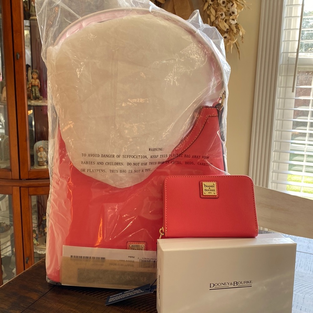 Dooney & Bourke  “Bubble Gum” Purse Set  NWT 🤩